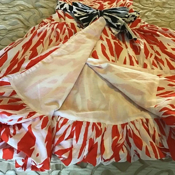 Diane Von Furstenberg Red and White V-Neck Fit and Flare Midi Dress - Picture 8 of 16